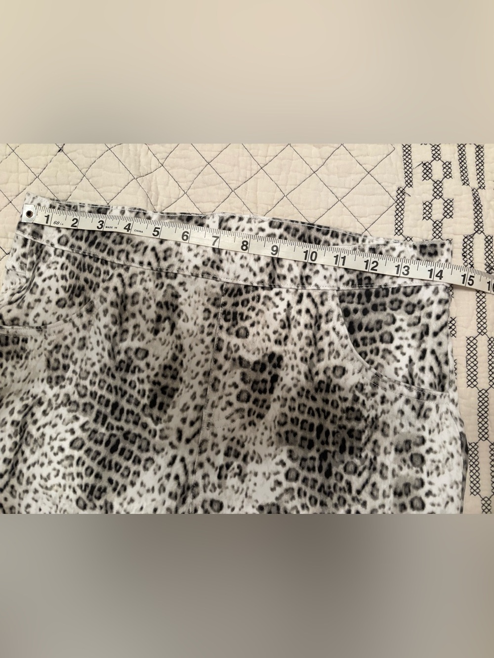 Hue Leopard Print lightweight denim legging crop length - Black and White M - Picture 6 of 7